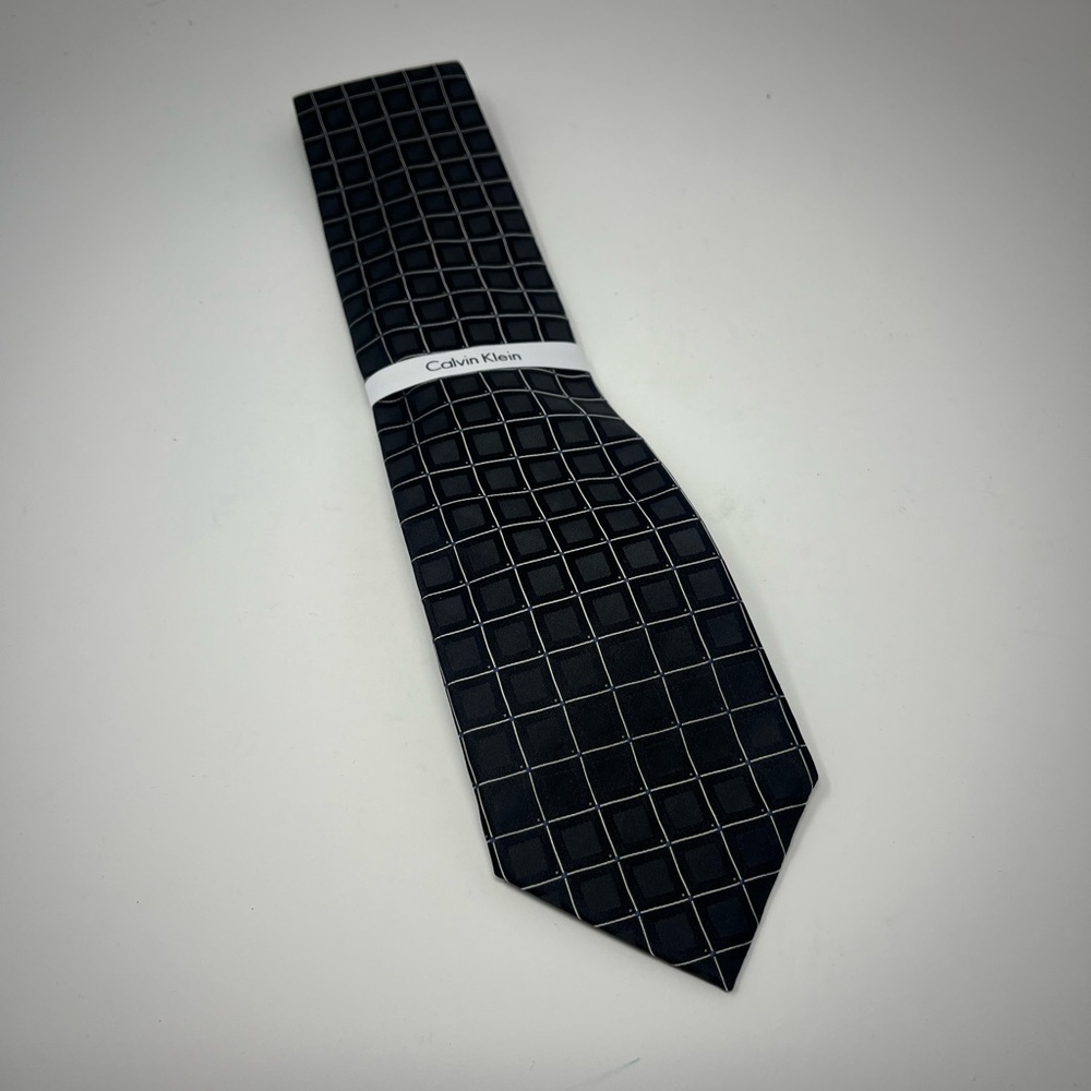 CALVIN KLEIN Men's Tie Black Silver Plaids Check 100% Silk NWT